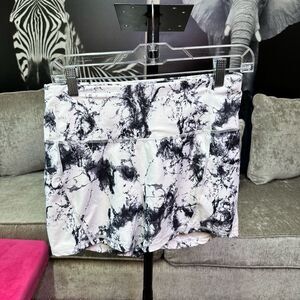 Women Size L White and Black Gym Shorts